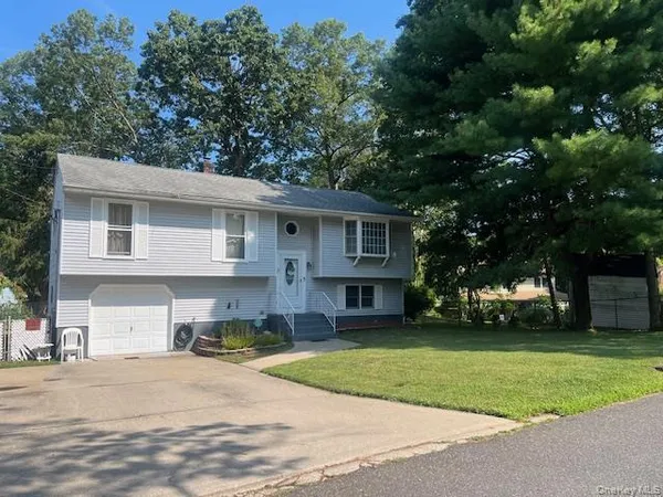 $639,000 | 3 Wainscott Drive, Sound Beach, NY 11789