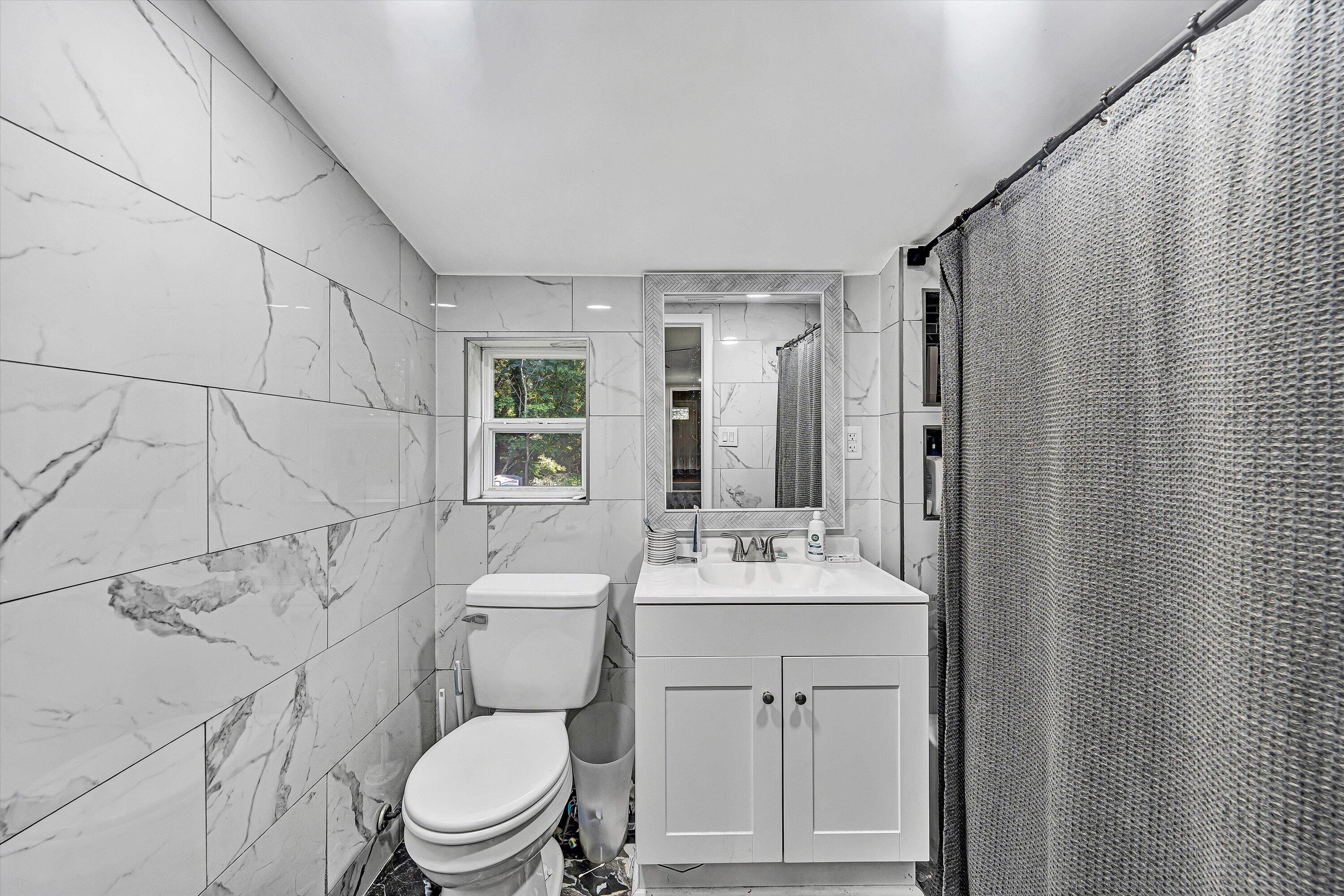 1425 Kefauver Road Southeast Roanoke, VA 24014 - Photo 8 of 18 bathroom