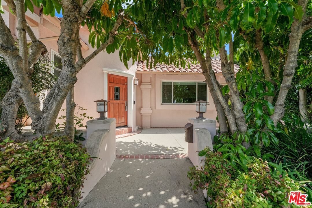 362 North Kings Road Los Angeles, CA 90048 - Photo 12 of 15 Gallery Image 12
