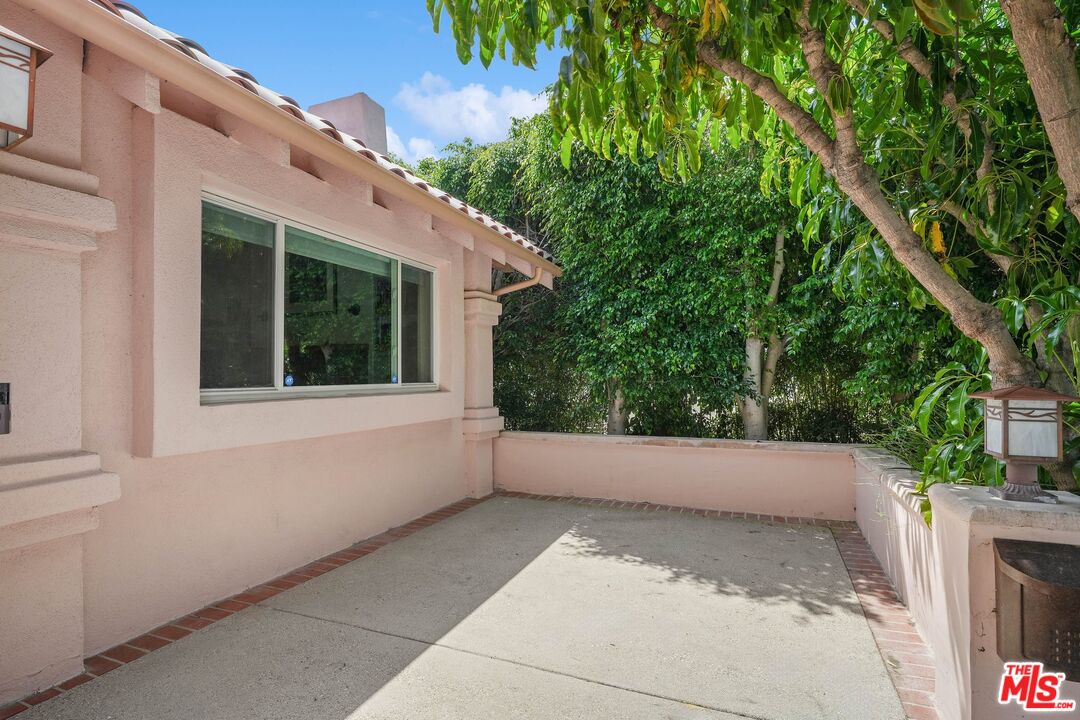 362 North Kings Road Los Angeles, CA 90048 - Photo 13 of 15 Gallery Image 13