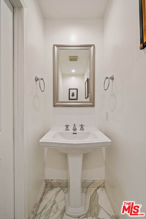 362 North Kings Road Los Angeles, CA 90048 - Photo 14 of 15 Gallery Image 14