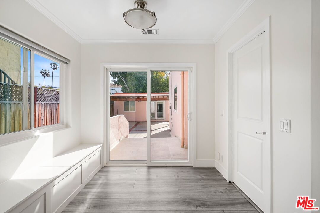 362 North Kings Road Los Angeles, CA 90048 - Photo 5 of 15 Gallery Image 5
