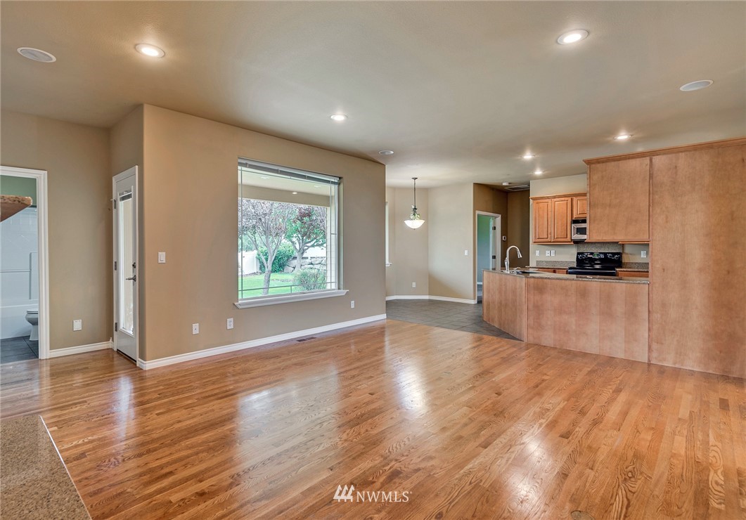 89 Springhill Drive East Wenatchee, WA 98802 - Photo 23 of 36 a view of kitchen with cabinets and wooden floor