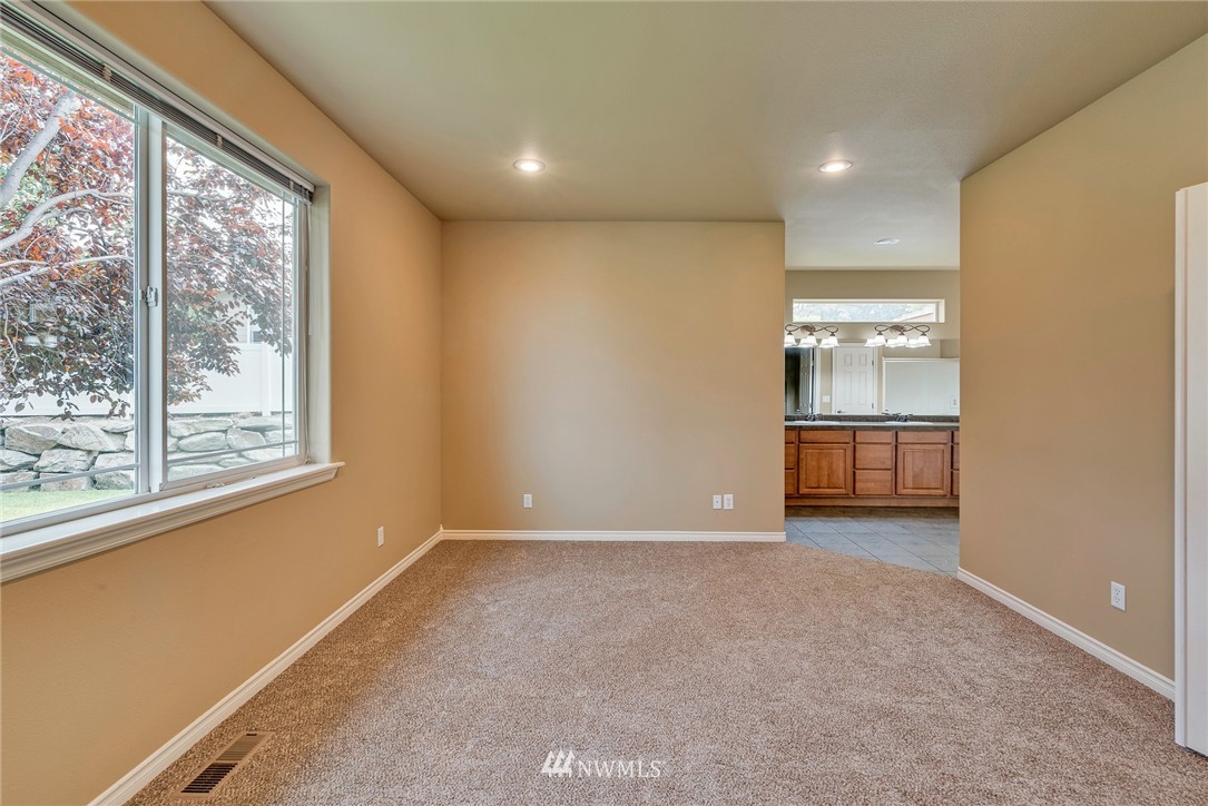 89 Springhill Drive East Wenatchee, WA 98802 - Photo 26 of 36 a view of an empty room with a window