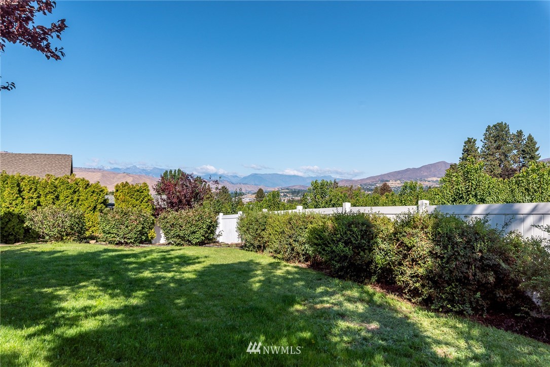 89 Springhill Drive East Wenatchee, WA 98802 - Photo 9 of 36 a view of a lush green outdoor space with a garden and mountain view