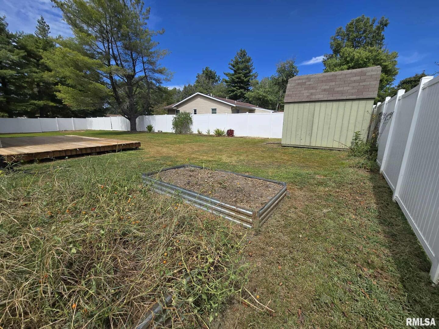 108 Mockingbird Lane Woodlawn, IL 62898 - Photo 21 of 59 a view of a backyard