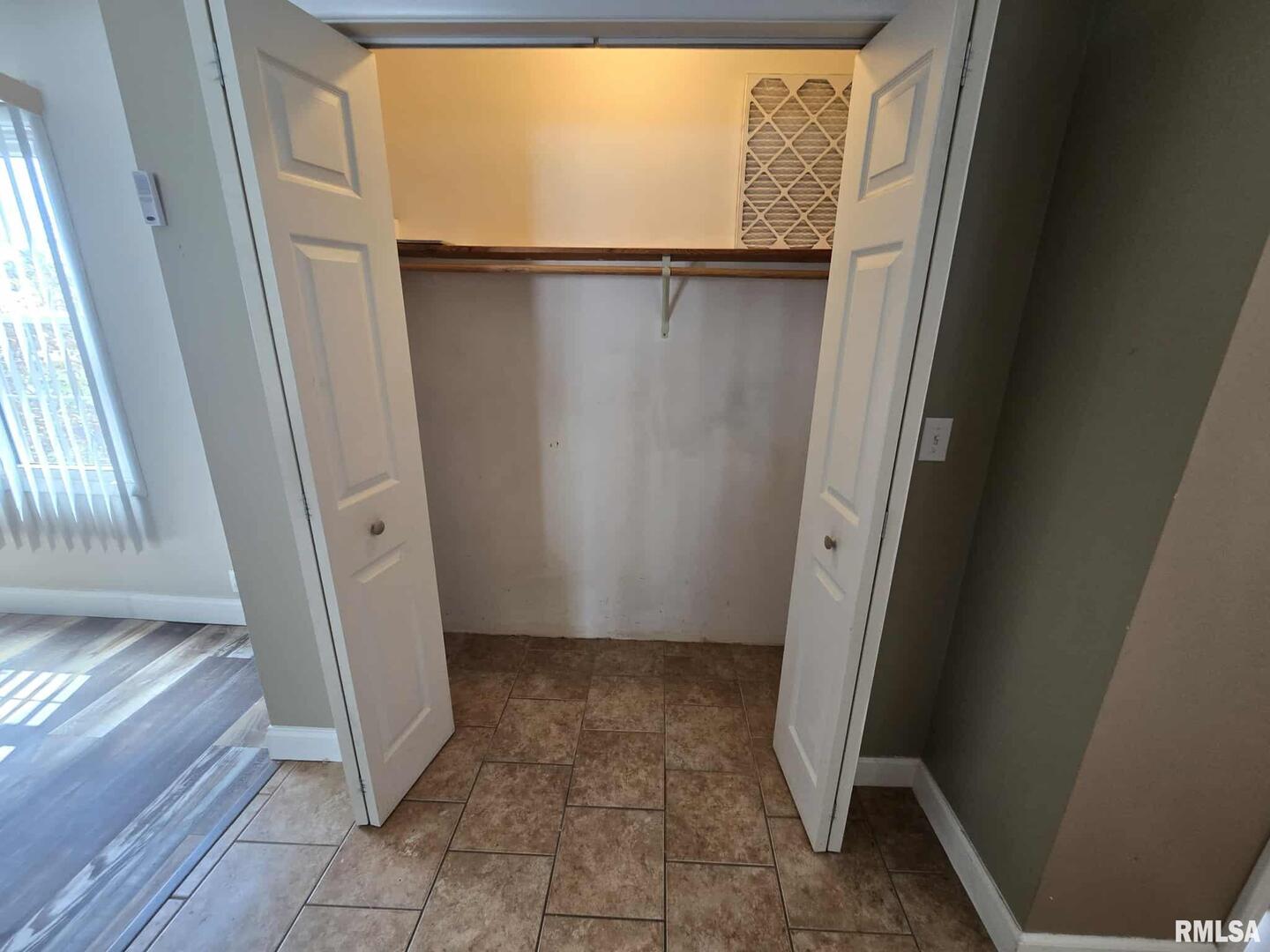 108 Mockingbird Lane Woodlawn, IL 62898 - Photo 28 of 59 a view of entryway