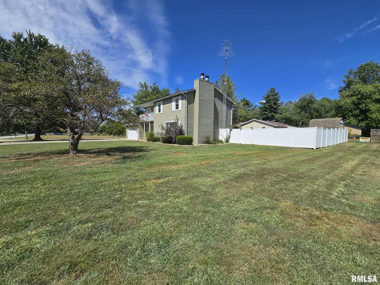 108 Mockingbird Lane Woodlawn, IL 62898 - Photo 5 of 59 a view of a house with a big yard