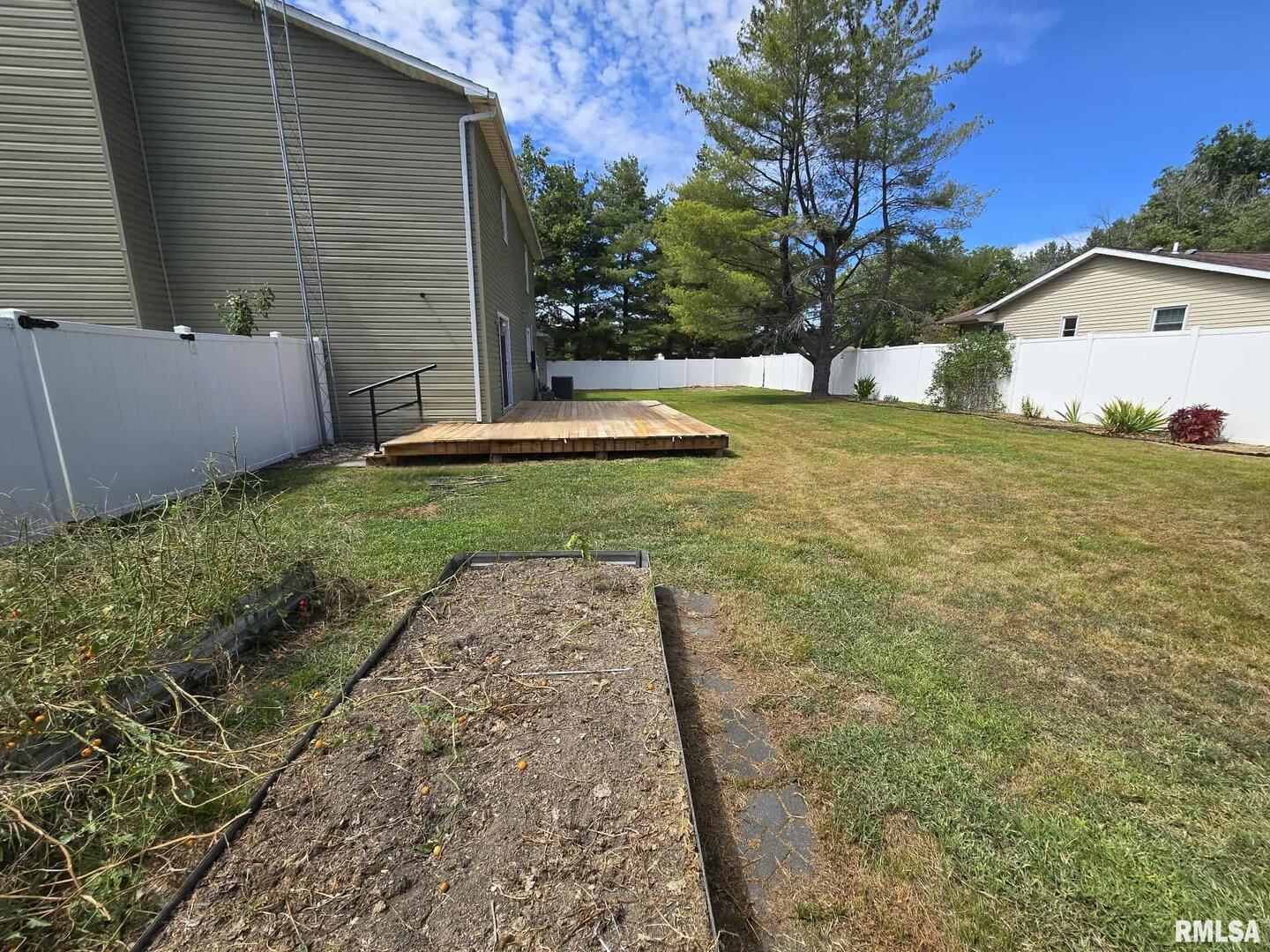 108 Mockingbird Lane Woodlawn, IL 62898 - Photo 7 of 59 a view of a backyard