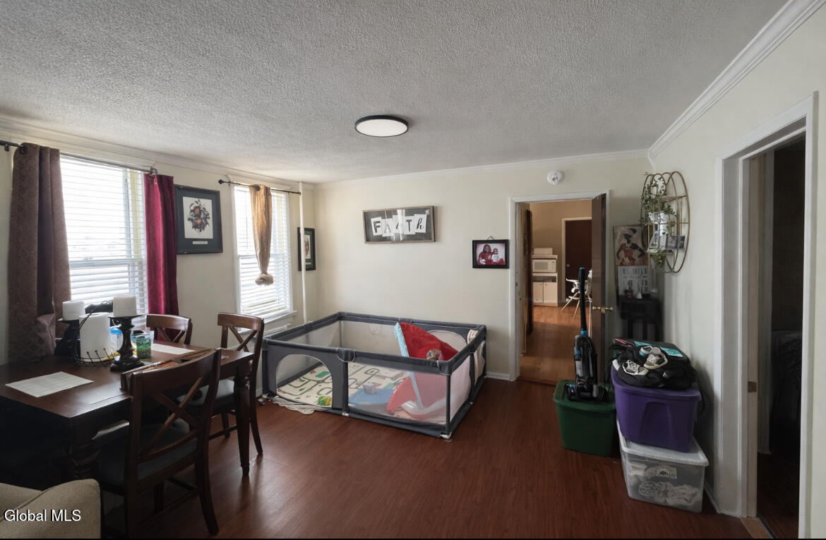 1410 Stanford Street, Unit A Schenectady, NY 12308 - Photo 3 of 11 IMG_2106