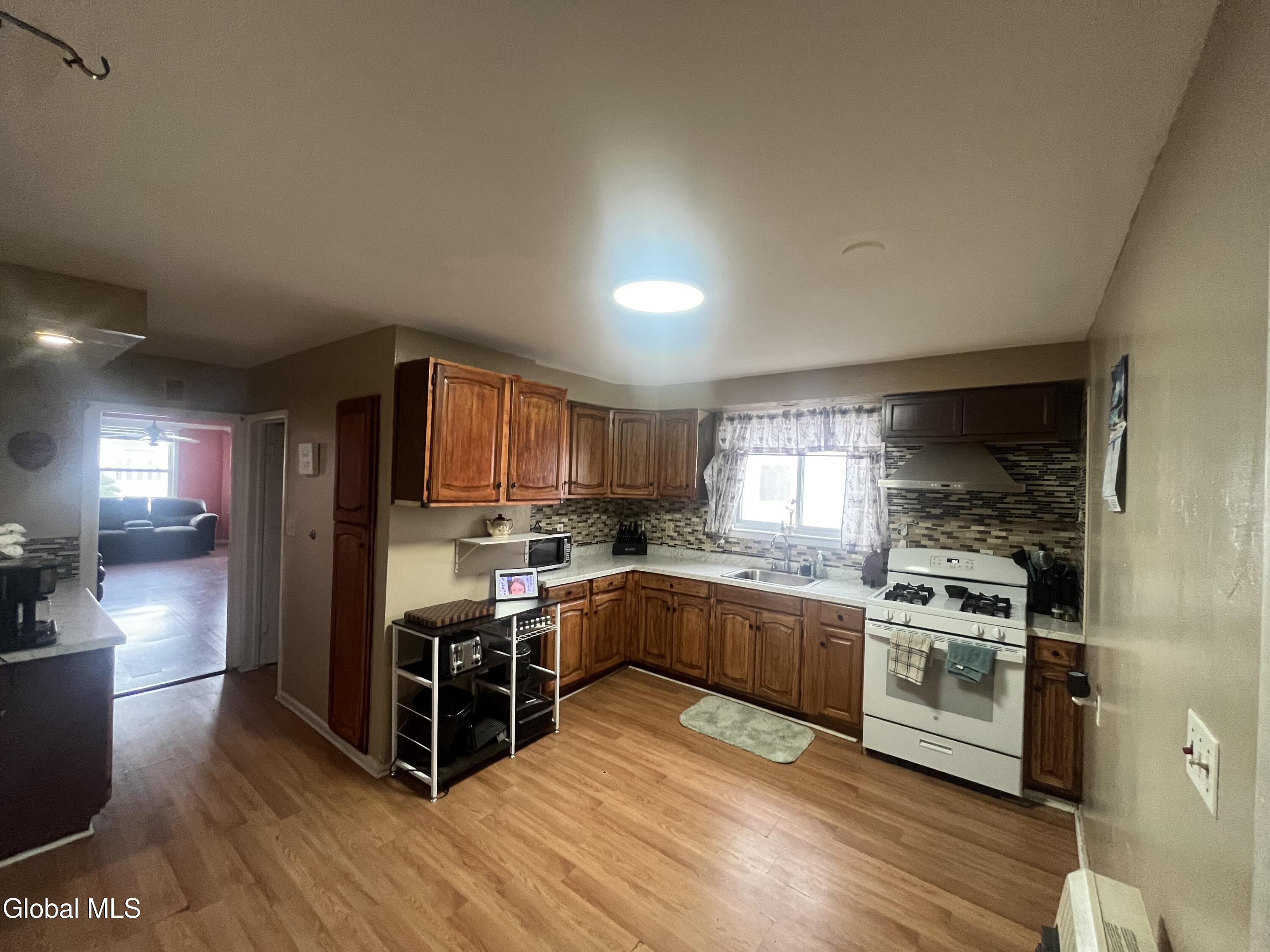 1410 Stanford Street, Unit A Schenectady, NY 12308 - Photo 7 of 11 IMG_5682