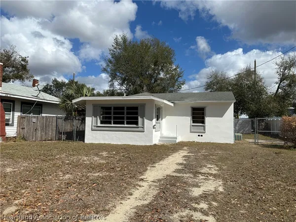 $1,200 | 228 Magnolia Avenue, Sebring, FL 33870