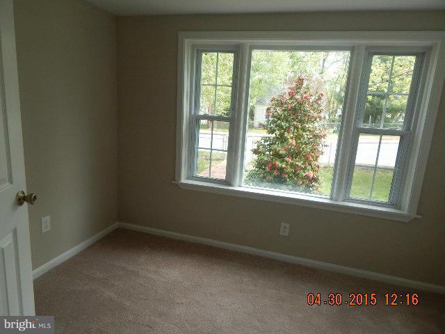 4411 Allies Road Morningside, MD 20746 - Photo 2 of 9 Living Room