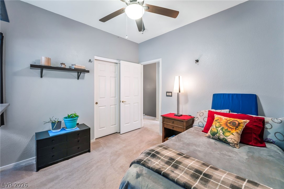 6317 Snap Ridge Street, Unit 101 North Las Vegas, NV 89081 - Photo 20 of 40 Secondary bedroom with ceiling fan and closet.