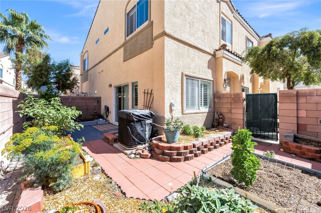 6317 Snap Ridge Street, Unit 101 North Las Vegas, NV 89081 - Photo 23 of 40 Private yard.