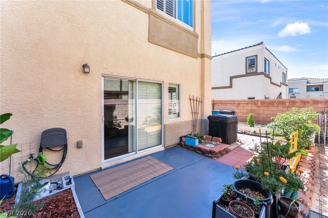 6317 Snap Ridge Street, Unit 101 North Las Vegas, NV 89081 - Photo 25 of 40 Private yard.