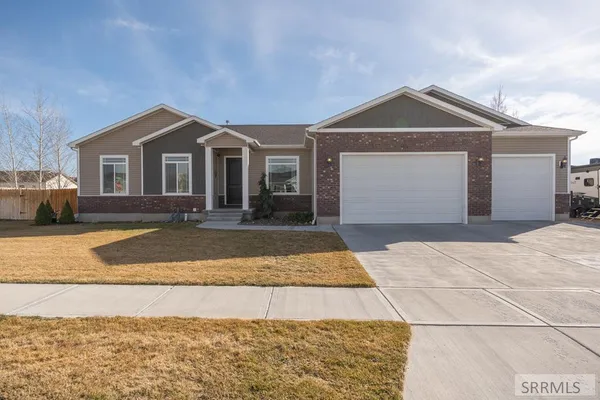$569,900 | 3918 Hazelwood Way, Ammon, ID 83406