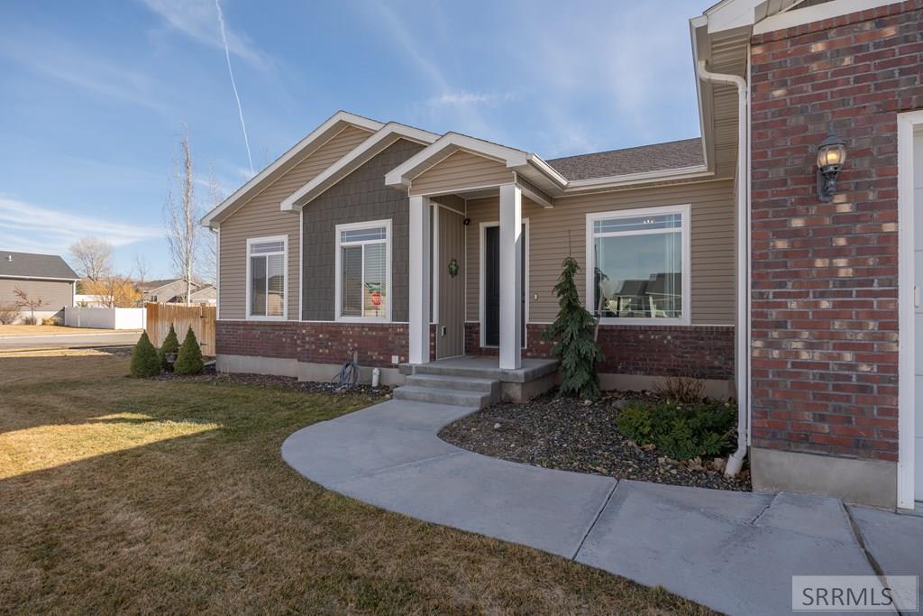 3918 Hazelwood Way Ammon, ID 83406 - Photo 3 of 46