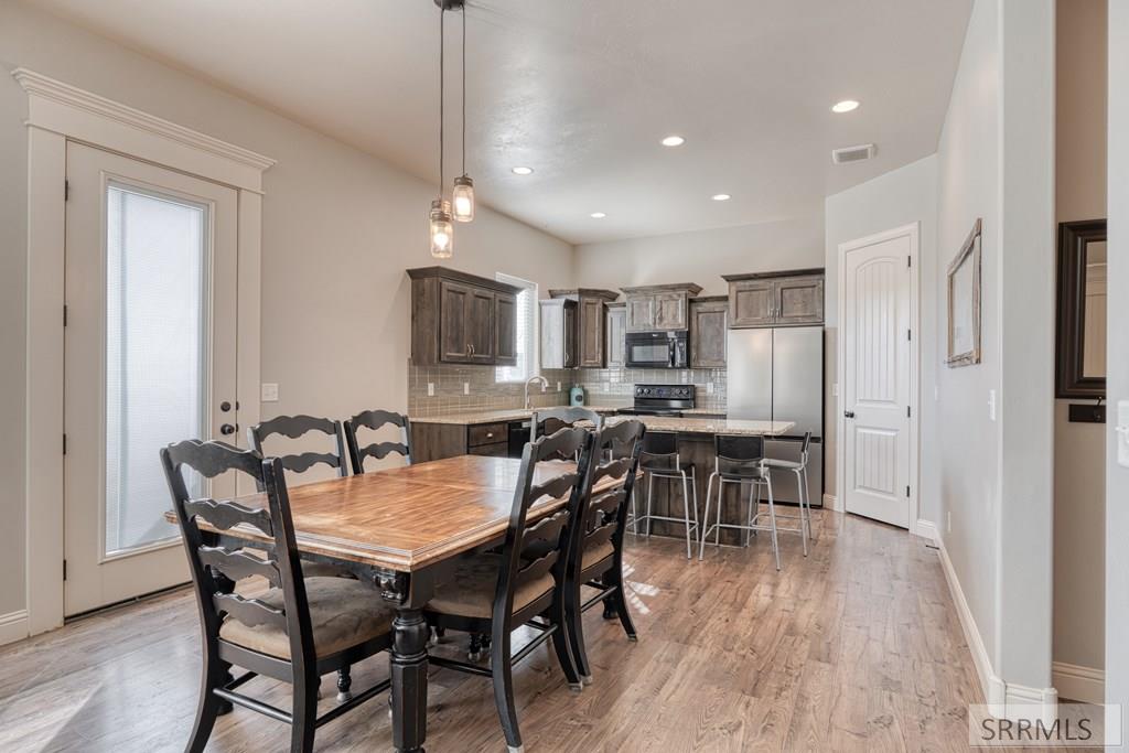 3918 Hazelwood Way Ammon, ID 83406 - Photo 9 of 46