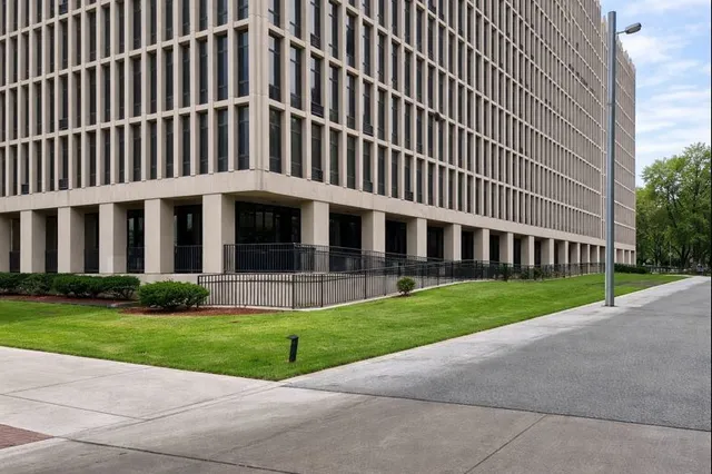 $1,500 | 6700 South South Shore Drive, Unit 2G, Chicago, IL 60649