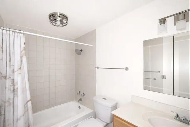 $1,500 | 6700 South South Shore Drive, Unit 2G, Chicago, IL 60649