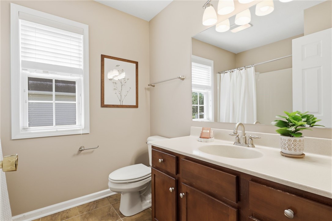 1024 Pondbrook Point Webster, NY 14580 - Photo 21 of 36 2nd Bathroom with Tub