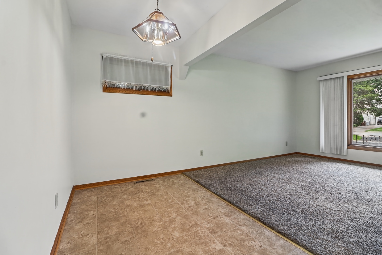 805 Garfield Road Harvard, IL 60033 - Photo 8 of 24 en empty room with windows