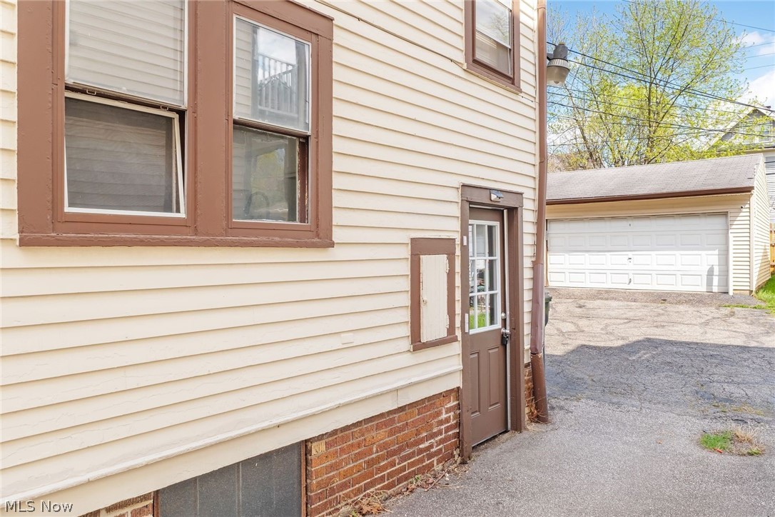 1695 Glenmont Road, Unit LOWR Cleveland, OH 44118 - Photo 26 of 29