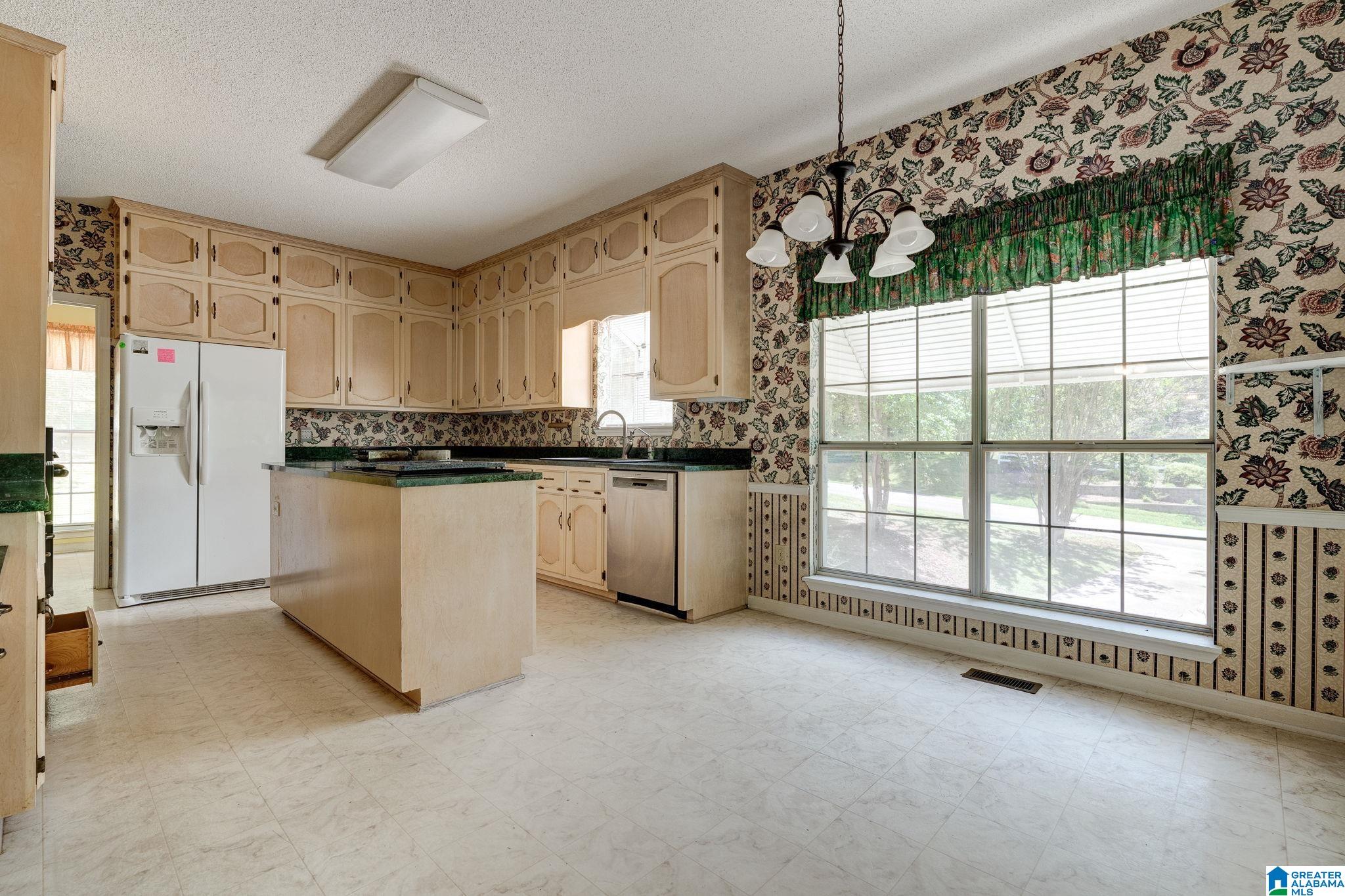 101 Silverleaf Lane Alabaster, AL 35007 - Photo 6 of 36