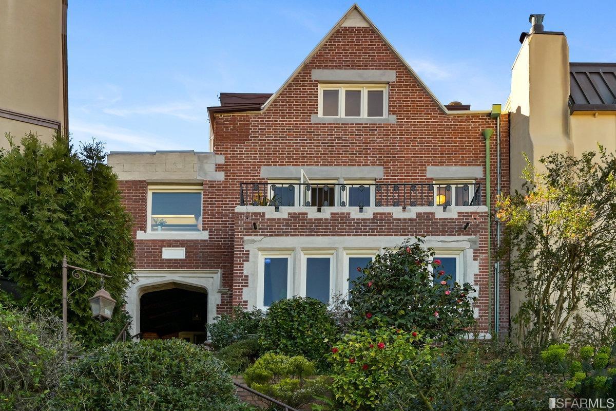 58 Graystone Terrace San Francisco, CA 94114 - Photo 2 of 88 a front view of a house with a garden