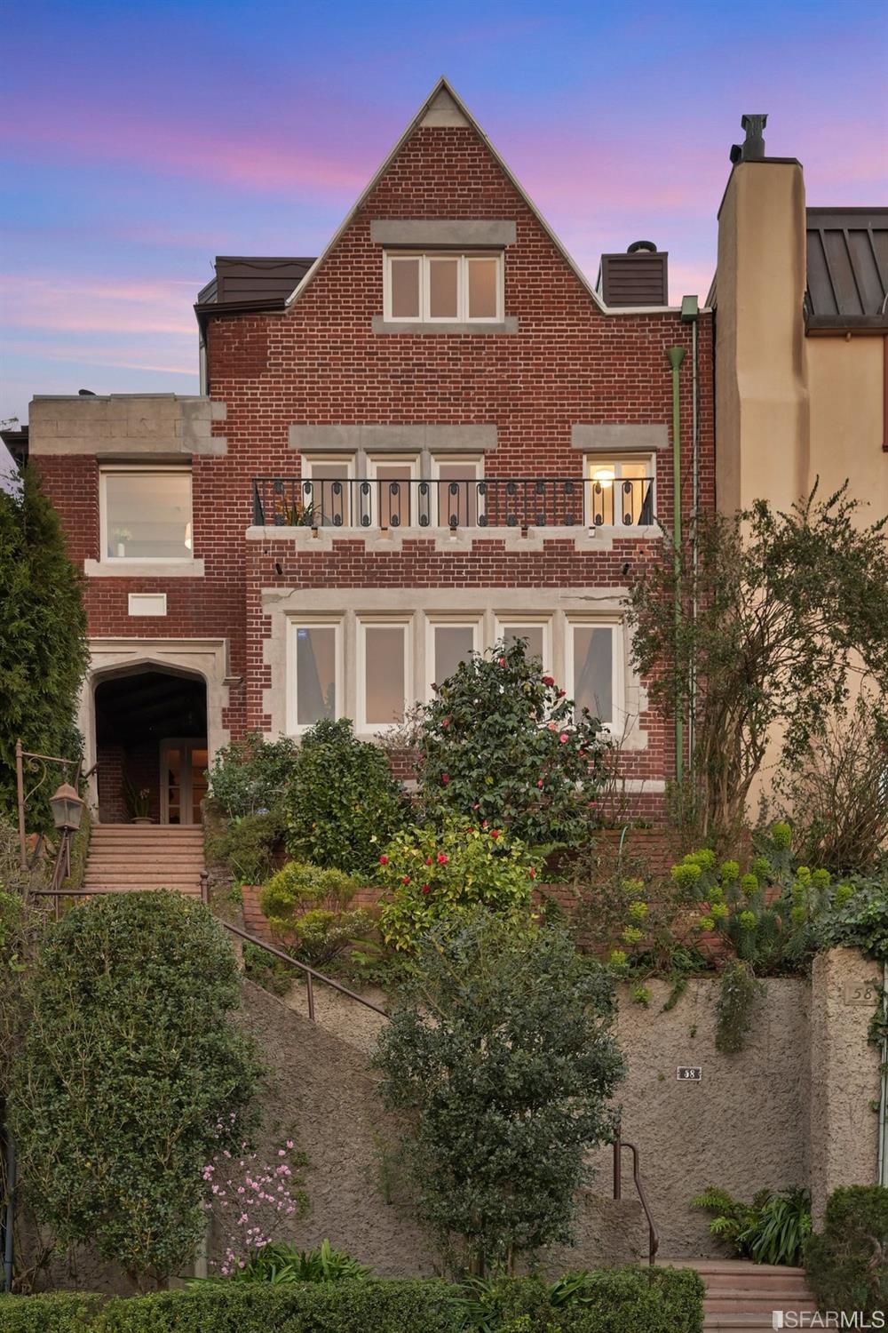58 Graystone Terrace San Francisco, CA 94114 - Photo 3 of 88 a front view of a house with a garden