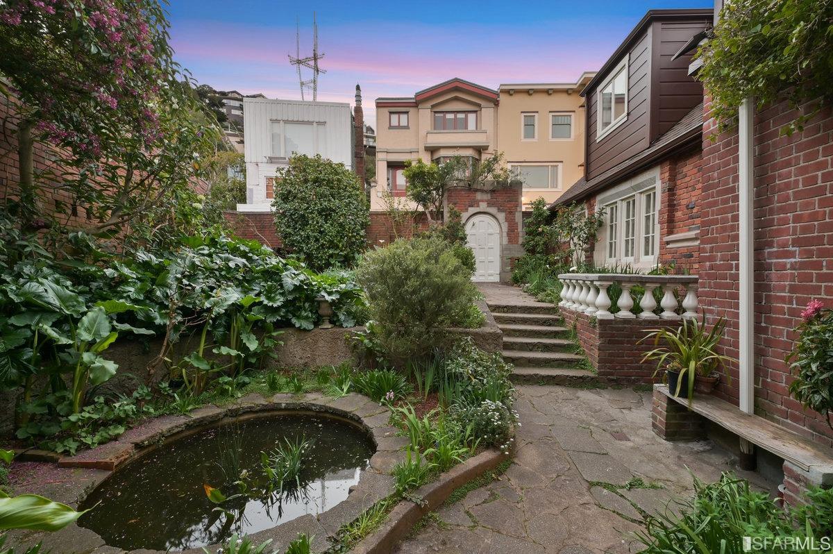 58 Graystone Terrace San Francisco, CA 94114 - Photo 67 of 88 a front view of a house with a garden