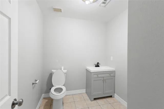 $2,200 | 8019 West Fm 517 Road West, Dickinson, TX 77539