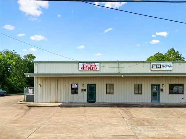 $2,200 | 8019 West Fm 517 Road West, Dickinson, TX 77539