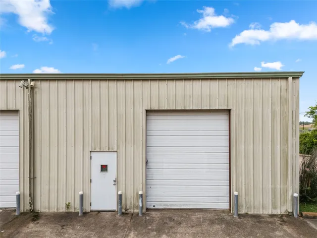 $2,200 | 8019 West Fm 517 Road West, Dickinson, TX 77539