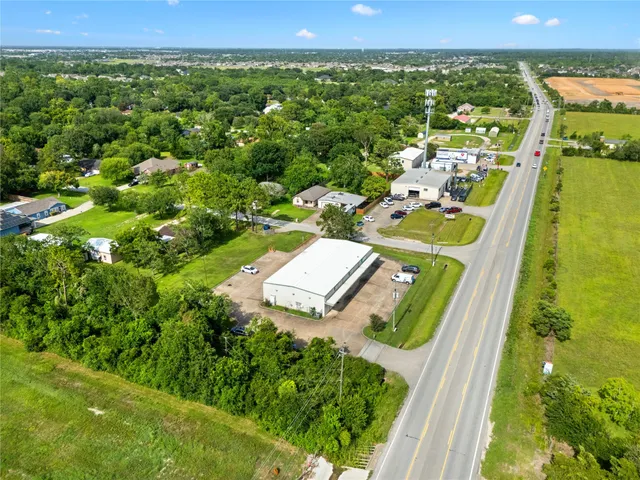 $2,200 | 8019 West Fm 517 Road West, Dickinson, TX 77539