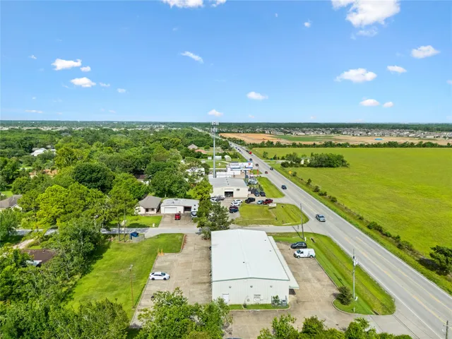 $2,200 | 8019 West Fm 517 Road West, Dickinson, TX 77539