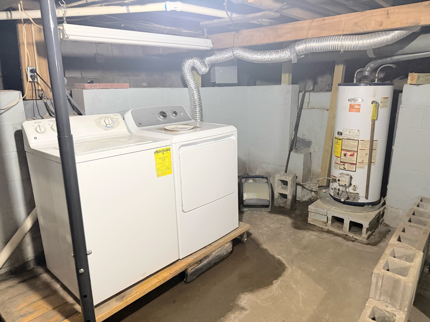 820 South 10th Street Herrin, IL 62948 - Photo 9 of 15 a utility room with dryer and washer