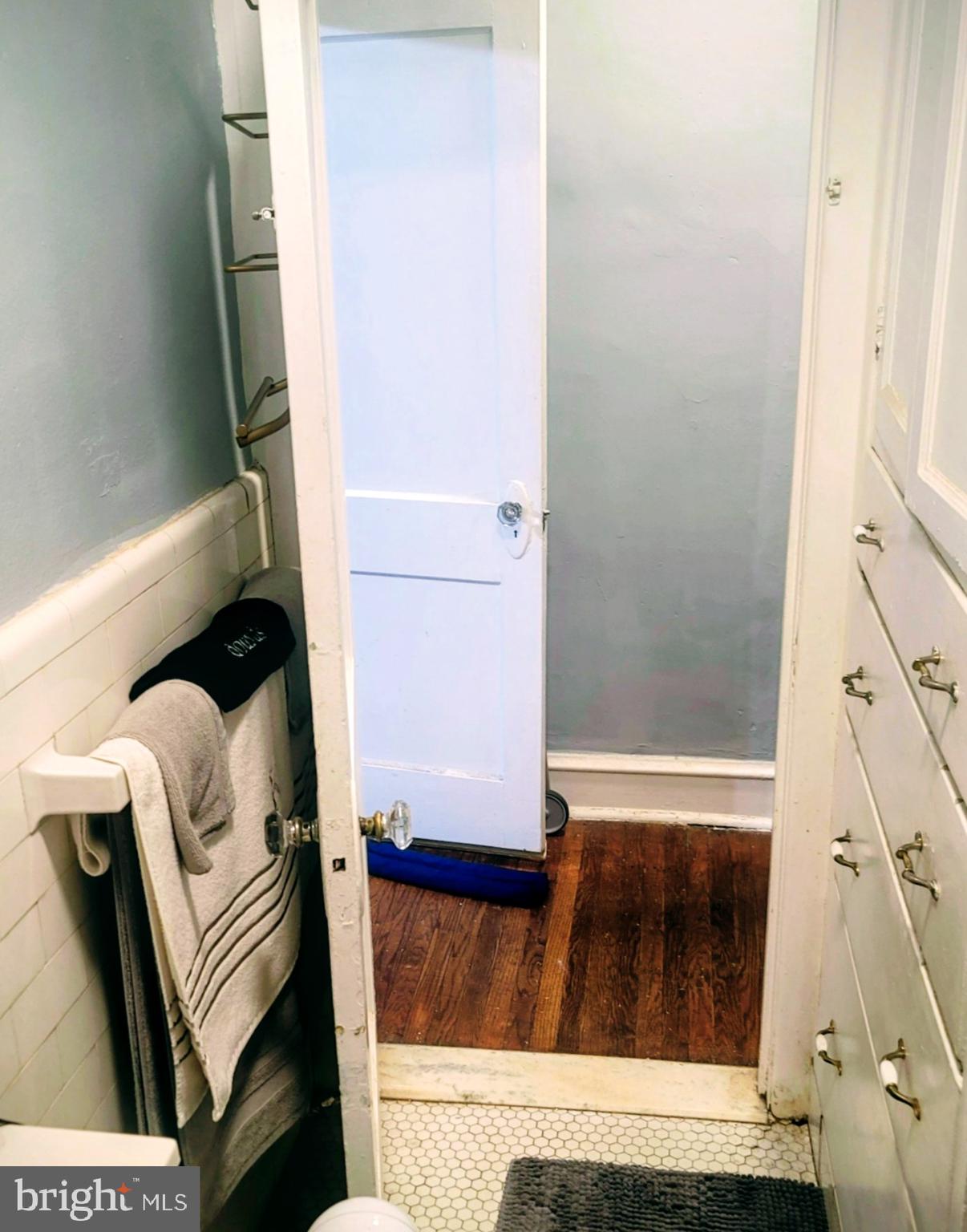 6138 Wayne Avenue, Unit 2 Philadelphia, PA 19144 - Photo 8 of 22 a view of entry way