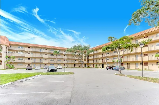 $150,000 | 6301 North Falls Cir Drive, Unit 313, Lauderhill, FL 33319
