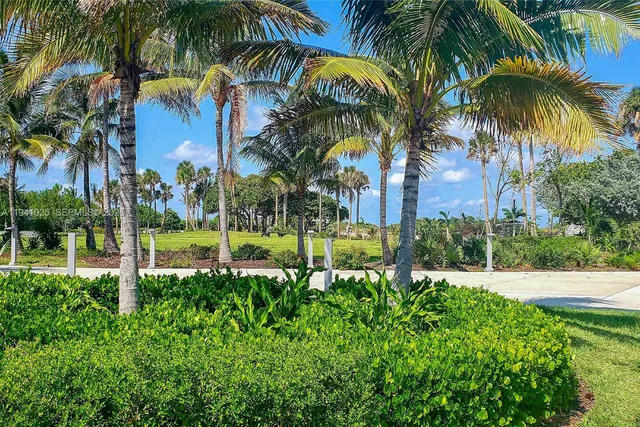 $1,900 | 8430 Harding Avenue, Unit 1, Miami Beach, FL 33141