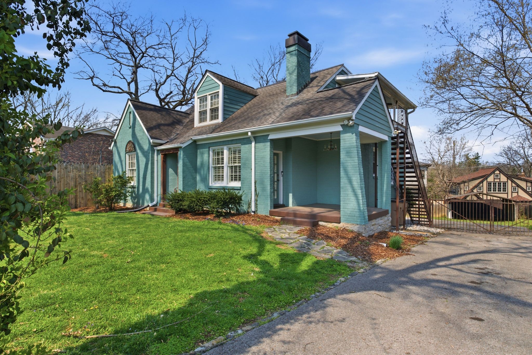 1002 Sutton Hill Road Nashville, TN 37204 - Photo 2 of 34 a front view of a house with a yard