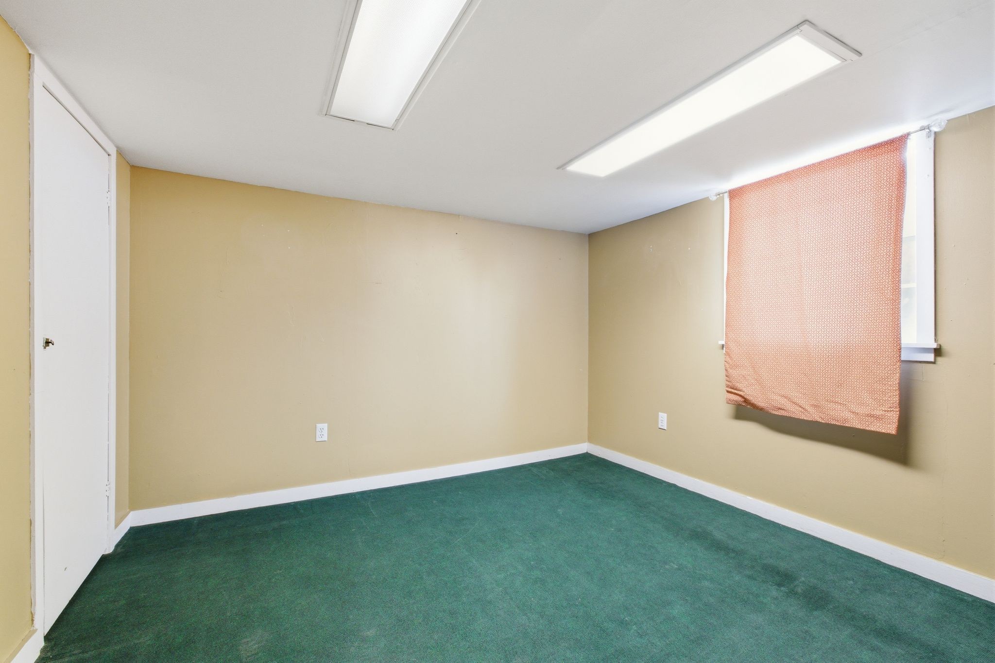 1002 Sutton Hill Road Nashville, TN 37204 - Photo 29 of 34 an empty room with a window