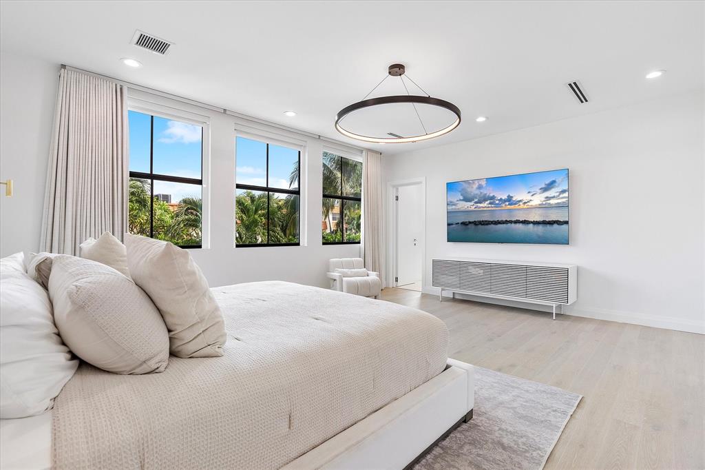 9 Tahoe Lane Sea Ranch Lakes, FL 33308 - Photo 43 of 99 a bedroom with a large bed and a flat screen tv