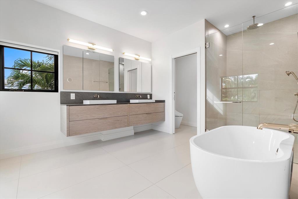 9 Tahoe Lane Sea Ranch Lakes, FL 33308 - Photo 47 of 99 a bathroom with a bathtub and a sink