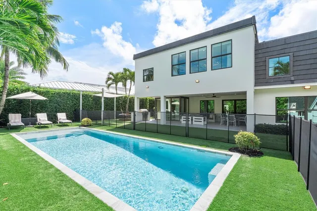 $4,680,000 | 9 Tahoe Lane, Sea Ranch Lakes, FL 33308