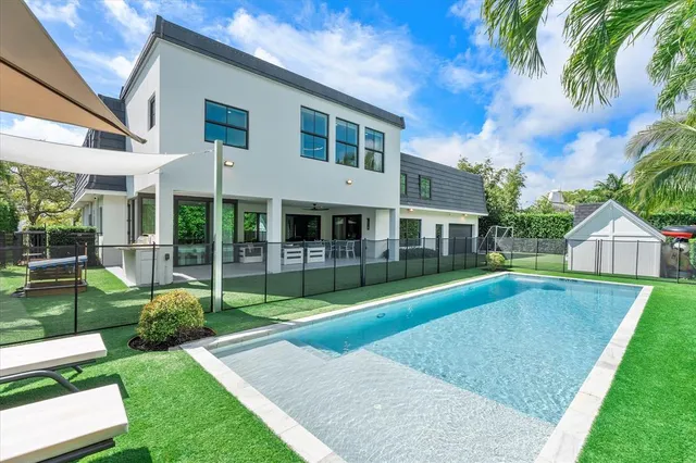 $4,680,000 | 9 Tahoe Lane, Sea Ranch Lakes, FL 33308