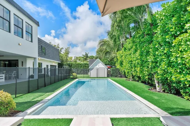 $4,680,000 | 9 Tahoe Lane, Sea Ranch Lakes, FL 33308