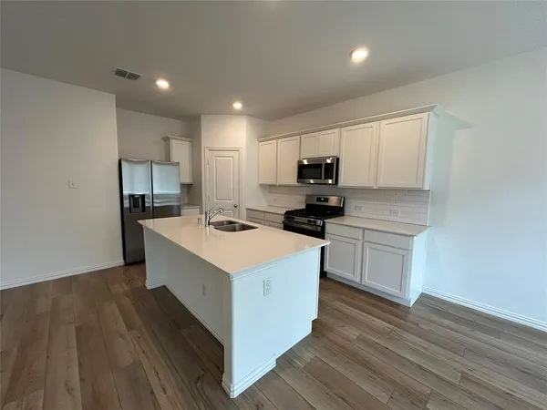 $1,995 | 213 Post Oak Street, Azle, TX 76020