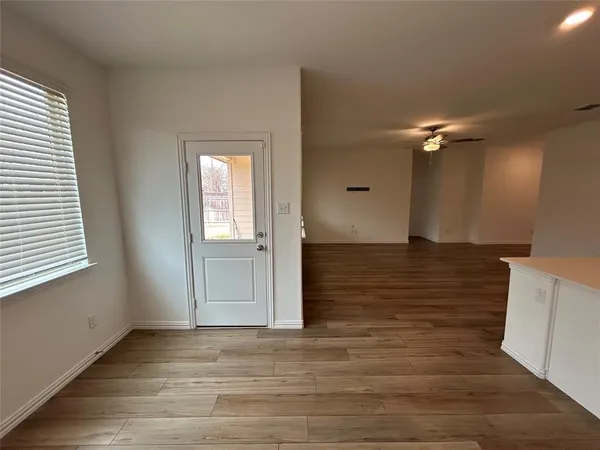 $1,995 | 213 Post Oak Street, Azle, TX 76020